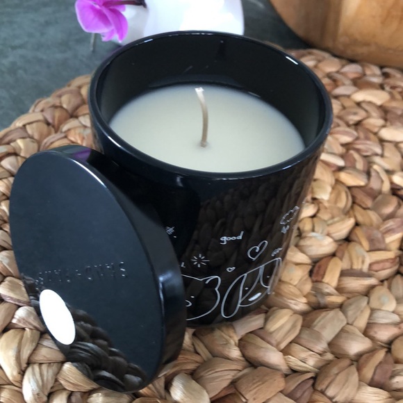 Sand + Paws Fresh Woods Candle - Picture 6 of 6